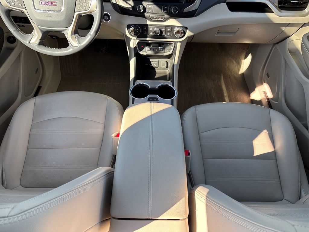 Used 2022 GMC Terrain Denali w/ Denali Premium Package AWD/4WD image 23