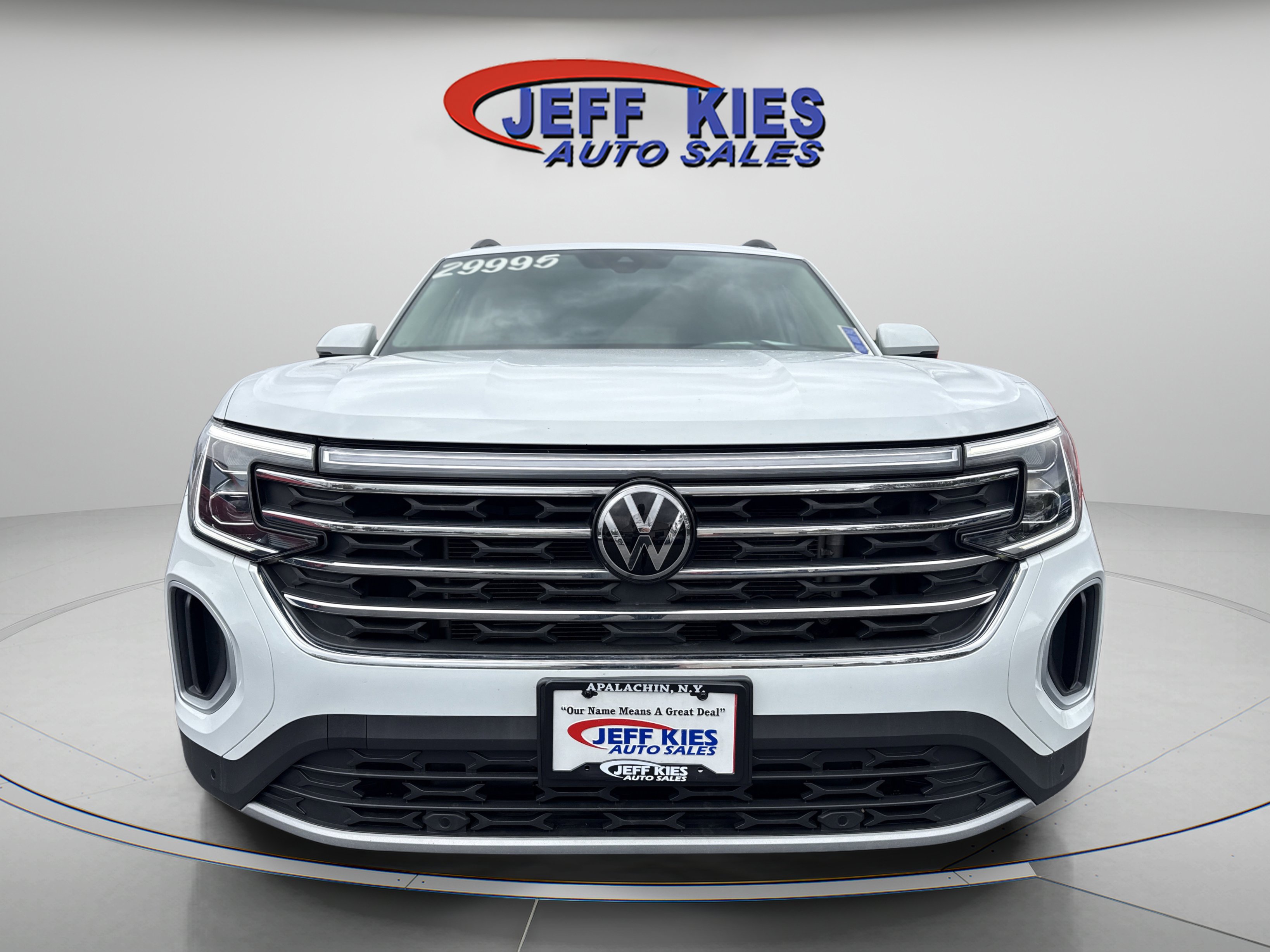 Used 2024 Volkswagen Atlas SE AWD/4WD image 2