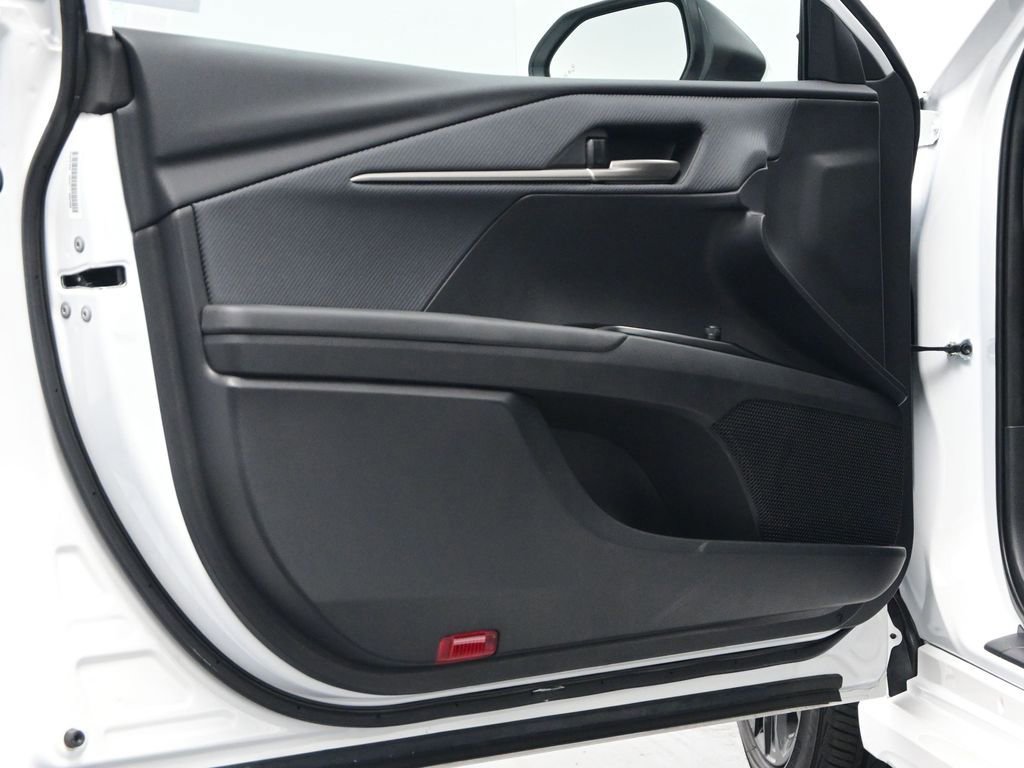 Used 2025 Toyota Camry SE w/ Convenience Package image 14