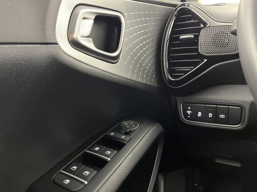 Used 2023 Kia Soul S FWD image 25