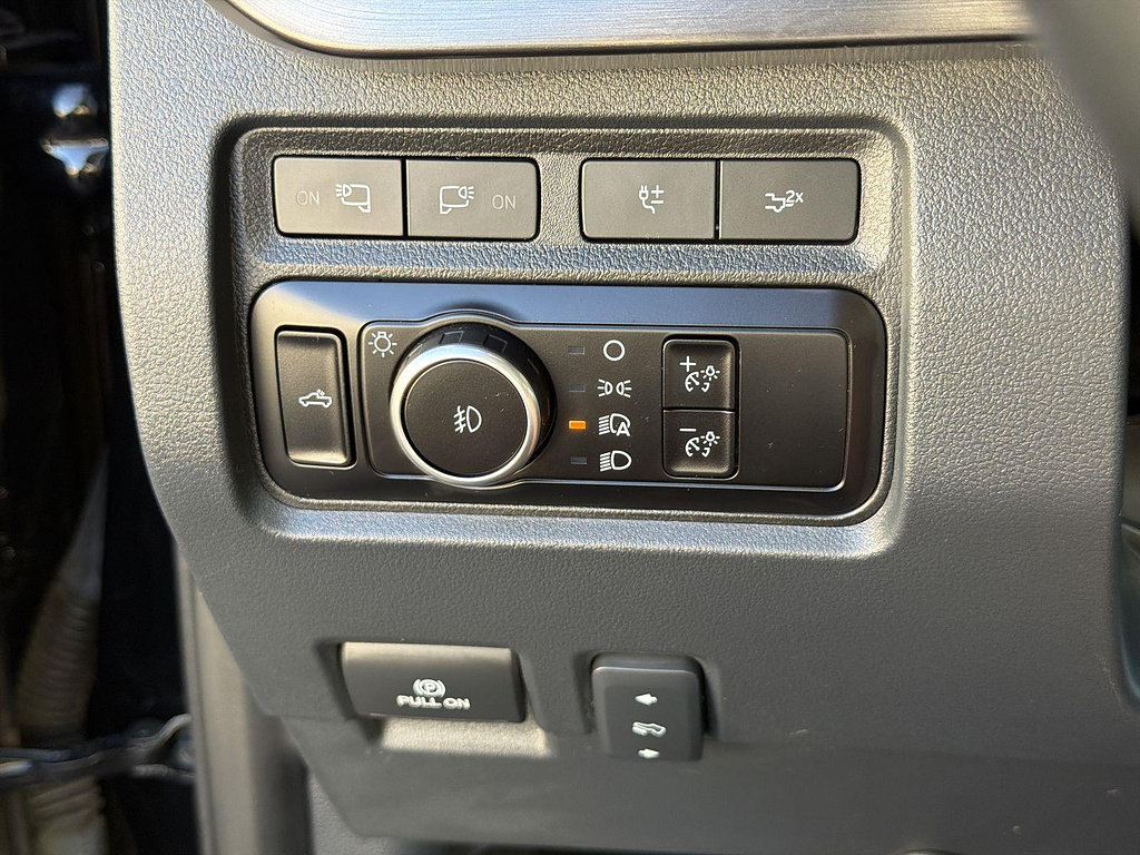 Used 2023 Ford F350 Lariat w/ Sport Appearance Package AWD/4WD image 17