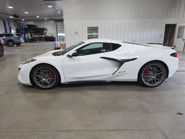 Used 2023 Chevrolet Corvette Z06 RWD image 5