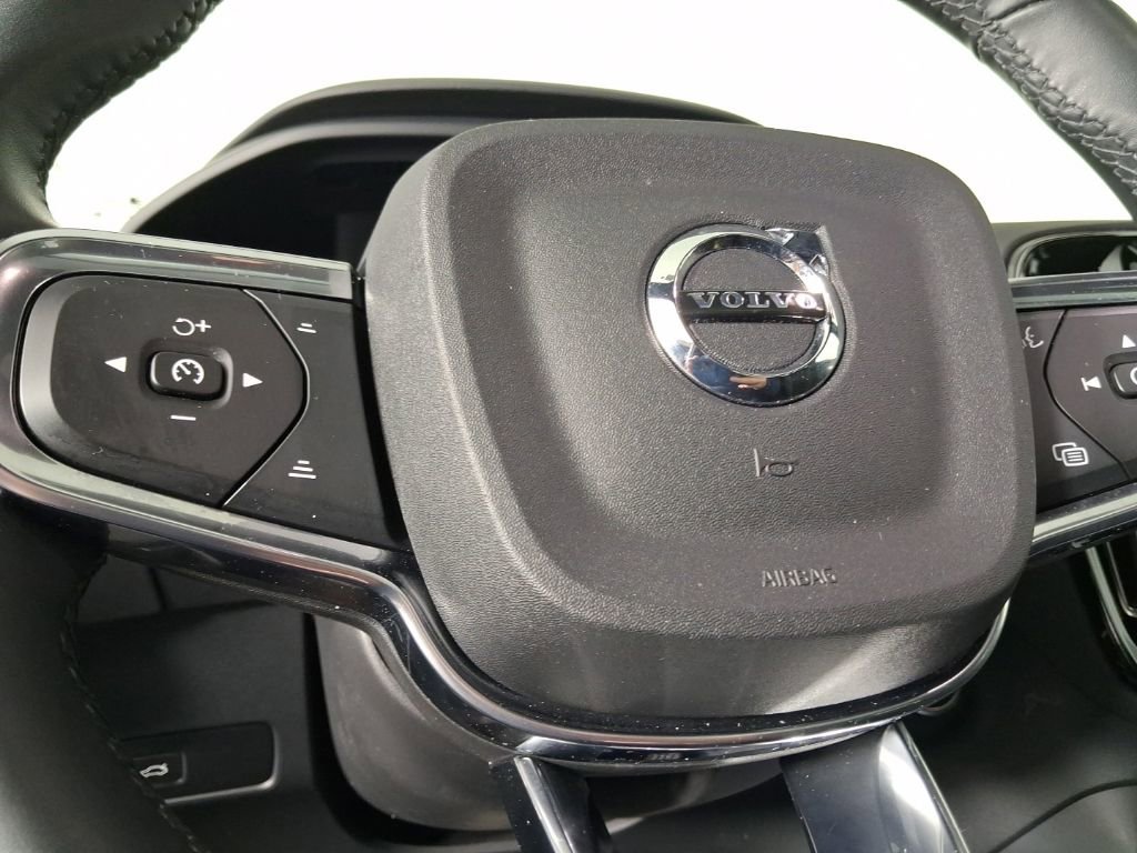 Certified 2025 Volvo XC40 B5 Plus AWD/4WD image 31