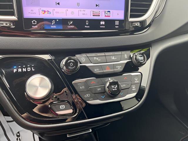 Used 2025 Chrysler Pacifica Select FWD image 19