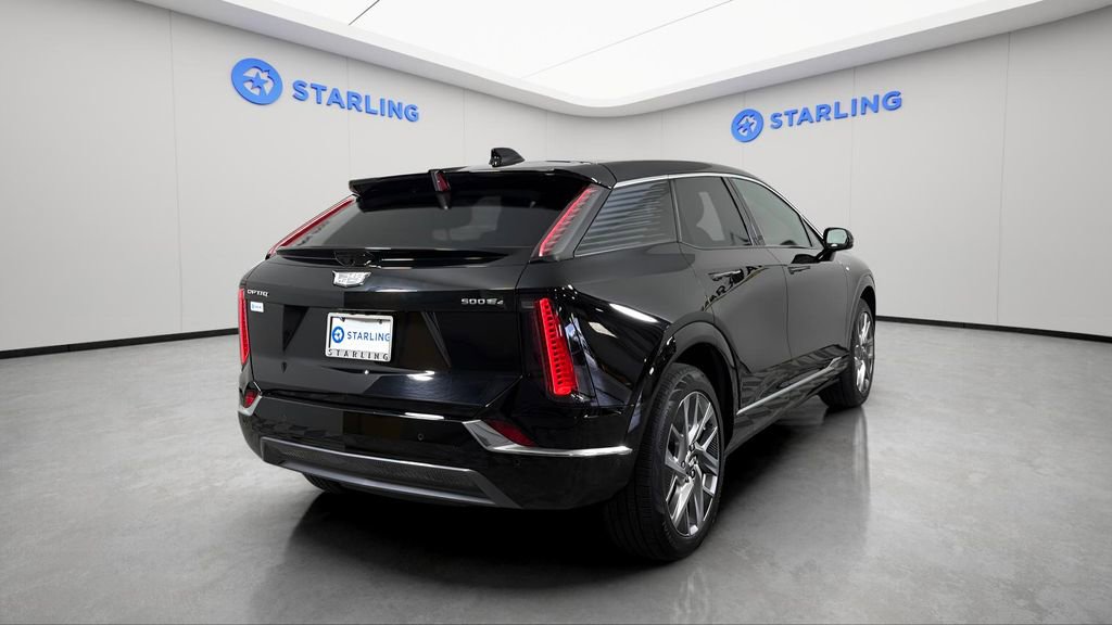 Certified 2025 Cadillac Optiq Luxury 2 w/ LPO, Floor Liner Package AWD/4WD image 9