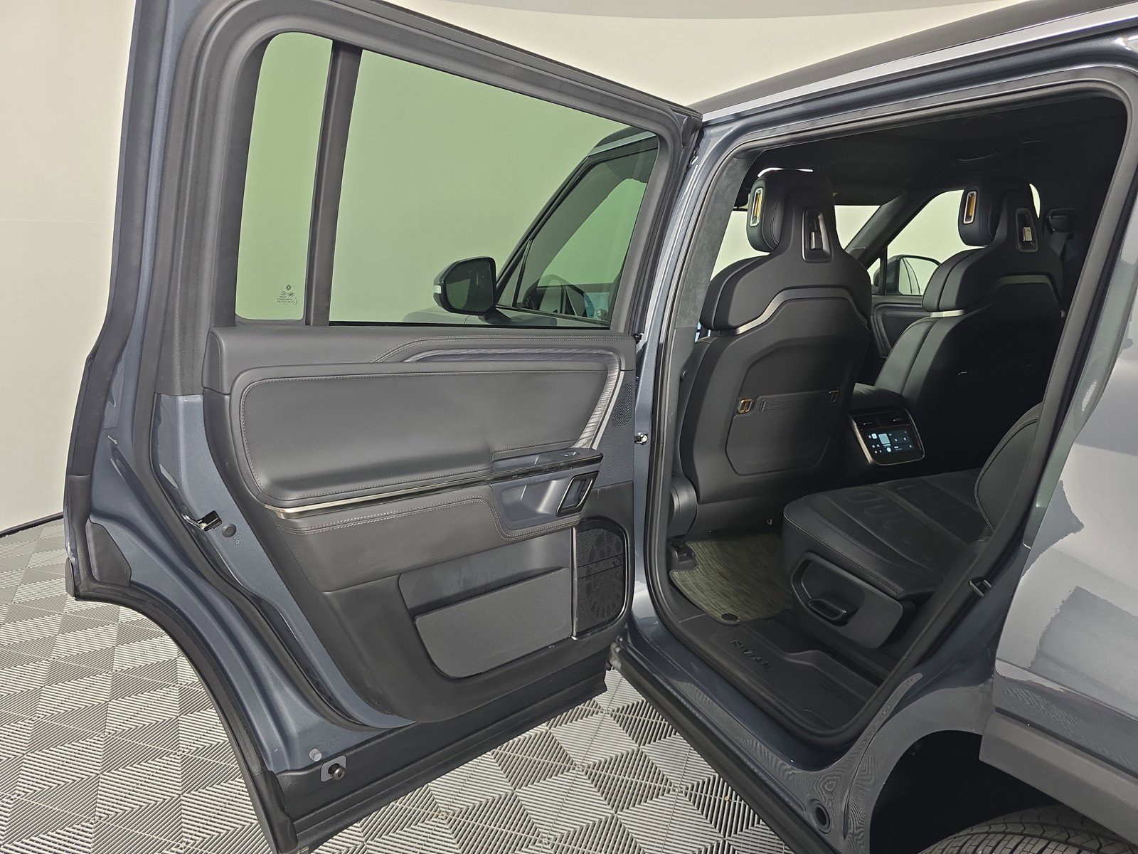 Used 2023 Rivian R1S Adventure image 17