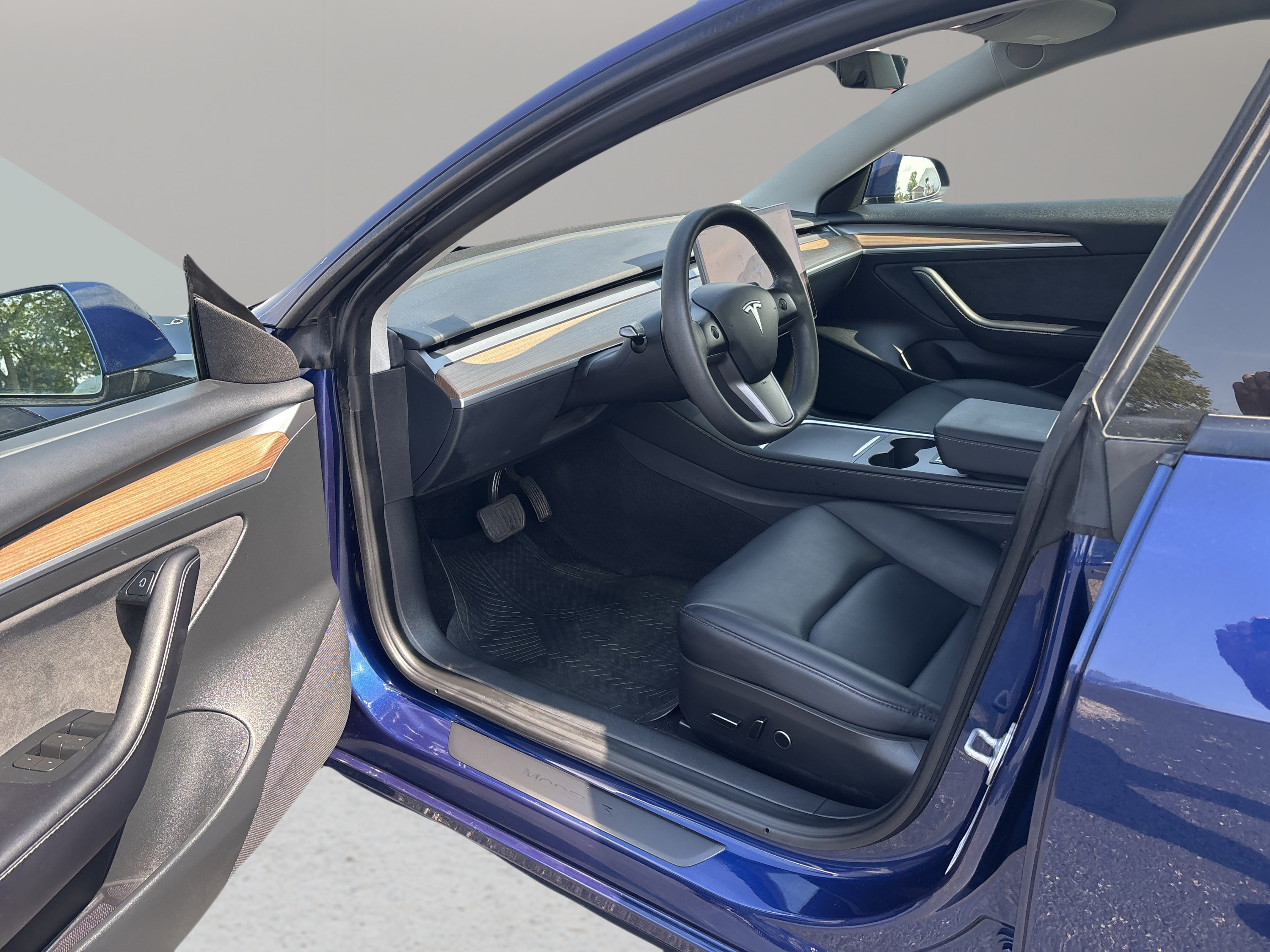 Used 2023 Tesla Model 3 Standard Range RWD image 9
