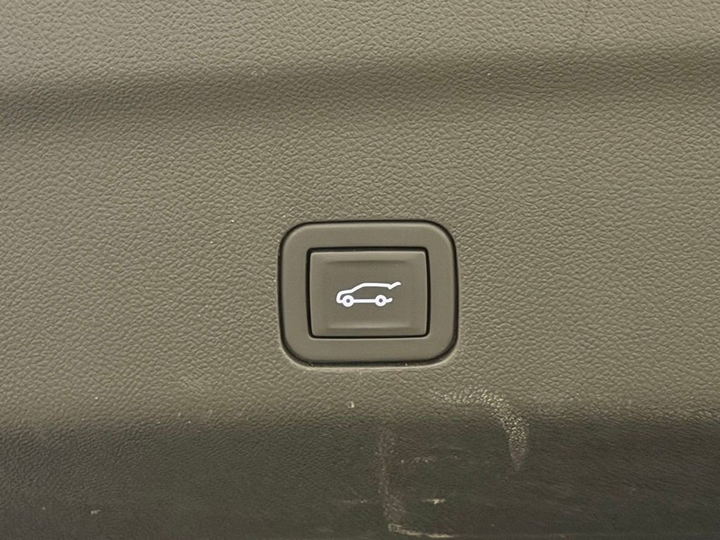 Certified 2023 GMC Yukon Denali image 22