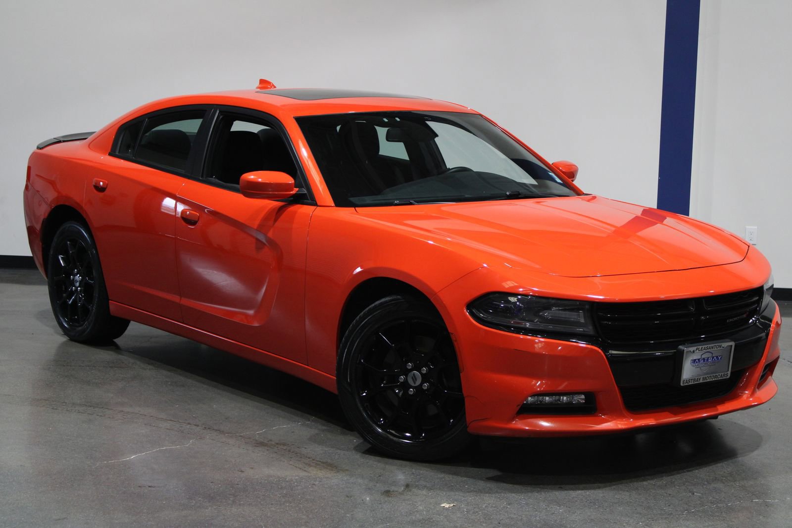 Used 2017 Dodge Charger SXT w/ Rallye Group image 2