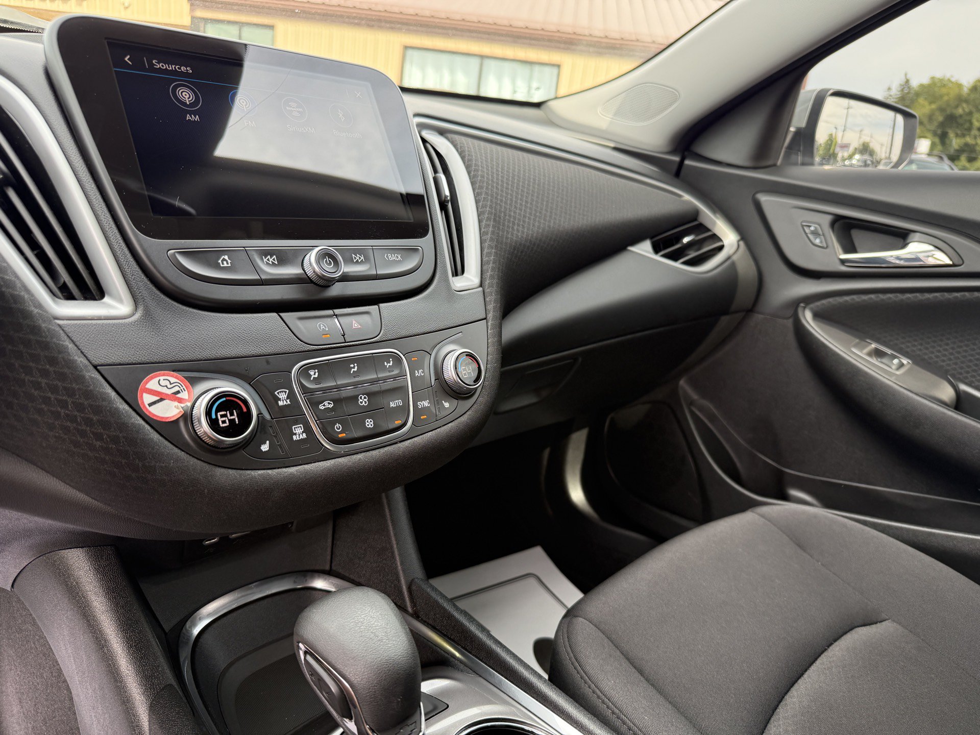 Used 2025 Chevrolet Malibu LT FWD image 11