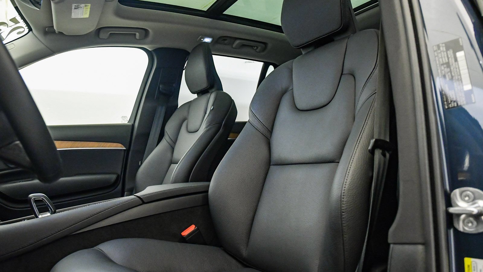Used 2025 Volvo XC90 B6 Ultra AWD/4WD image 19