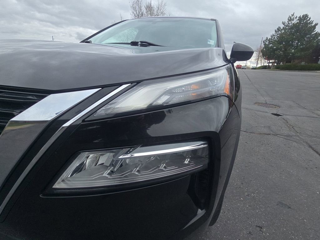 Used 2023 Nissan Rogue SV image 21