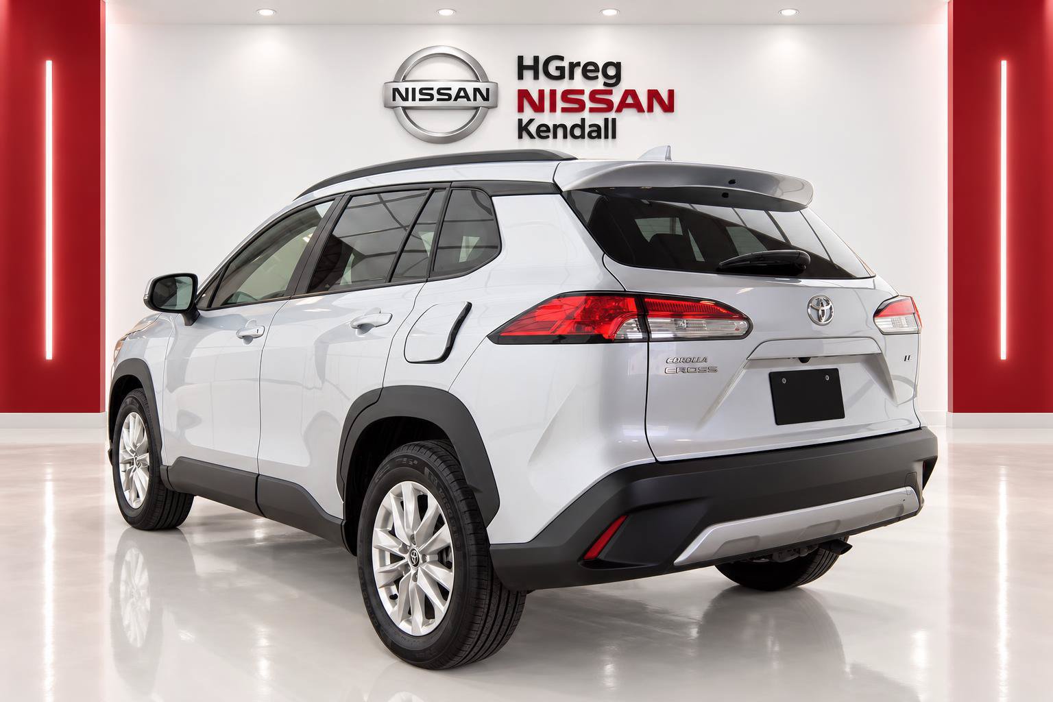 Used 2023 Toyota Corolla Cross LE FWD image 2