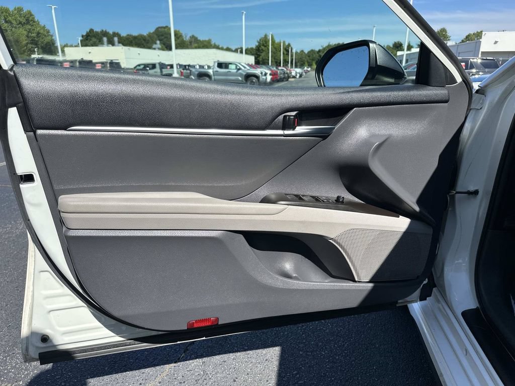 Used 2023 Toyota Camry SE FWD image 22