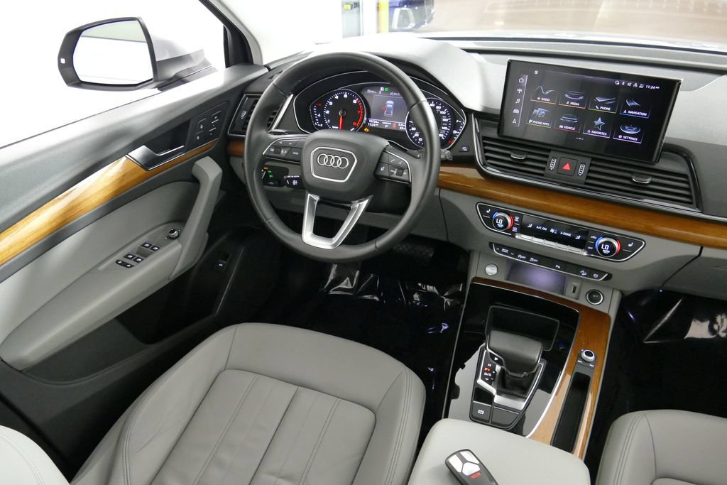 Certified 2022 Audi Q5 2.0T Premium w/ Convenience Package AWD/4WD image 25