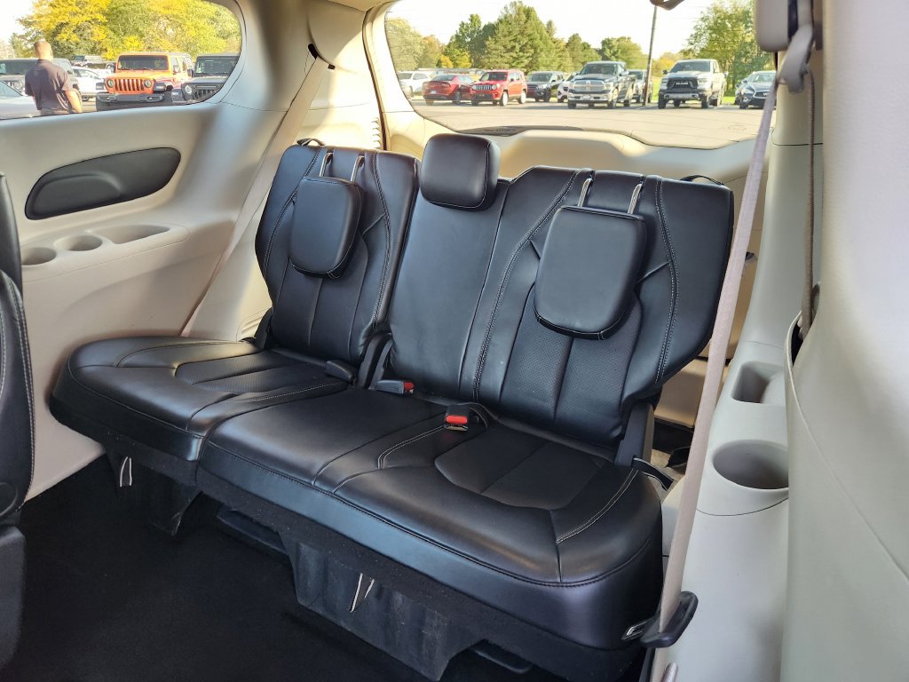 Used 2024 Chrysler Pacifica Touring-L FWD image 16