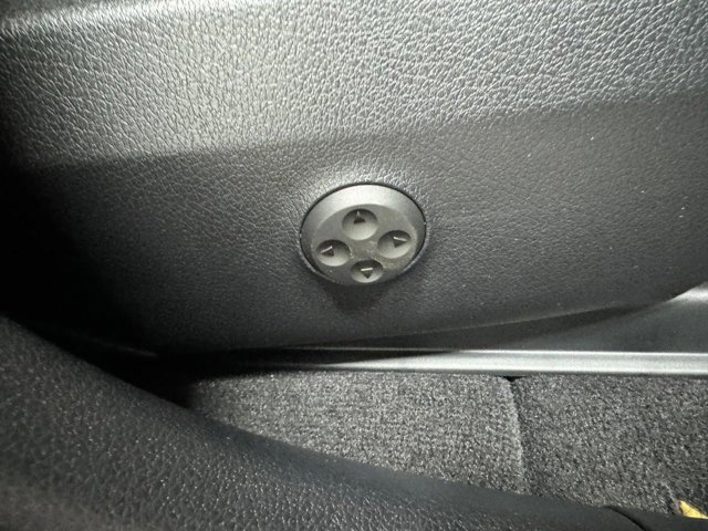 Certified 2025 Mercedes-Benz GLC 300 4MATIC image 18