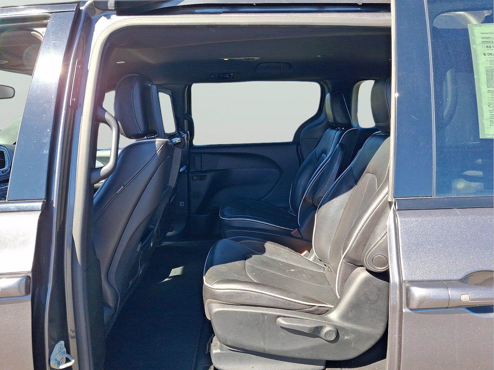 Used 2020 Chrysler Pacifica Limited w/ Advanced Safetytec Group FWD image 8