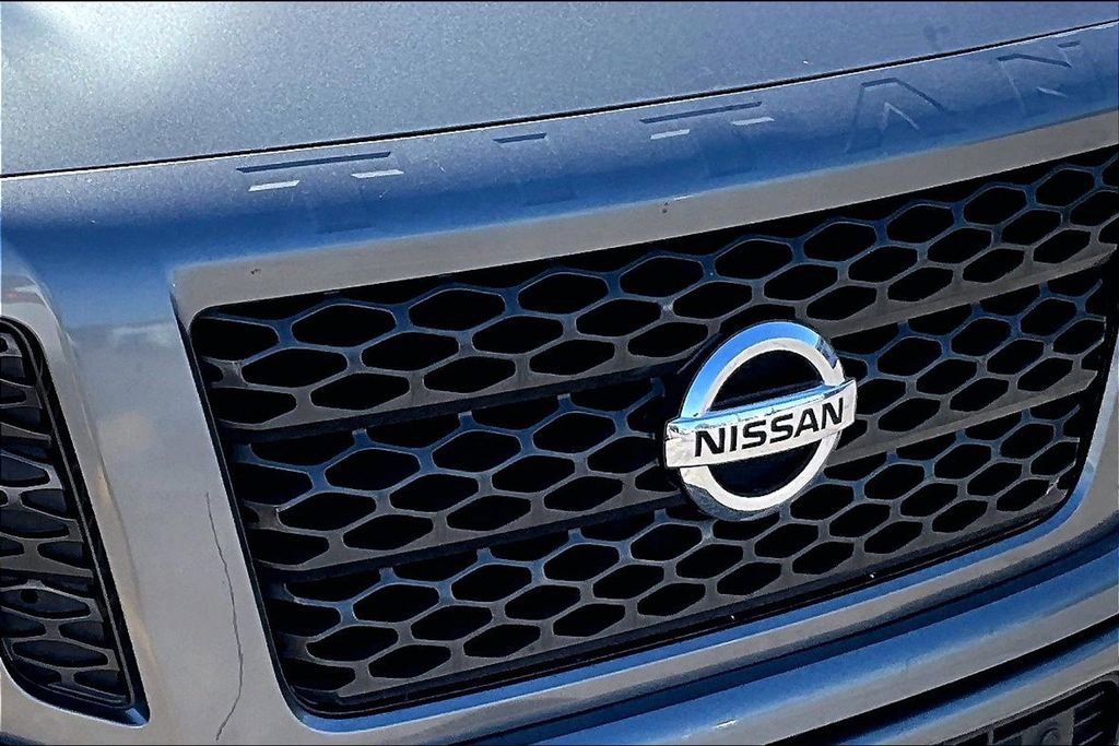 Used 2016 Nissan Titan SL AWD/4WD image 32