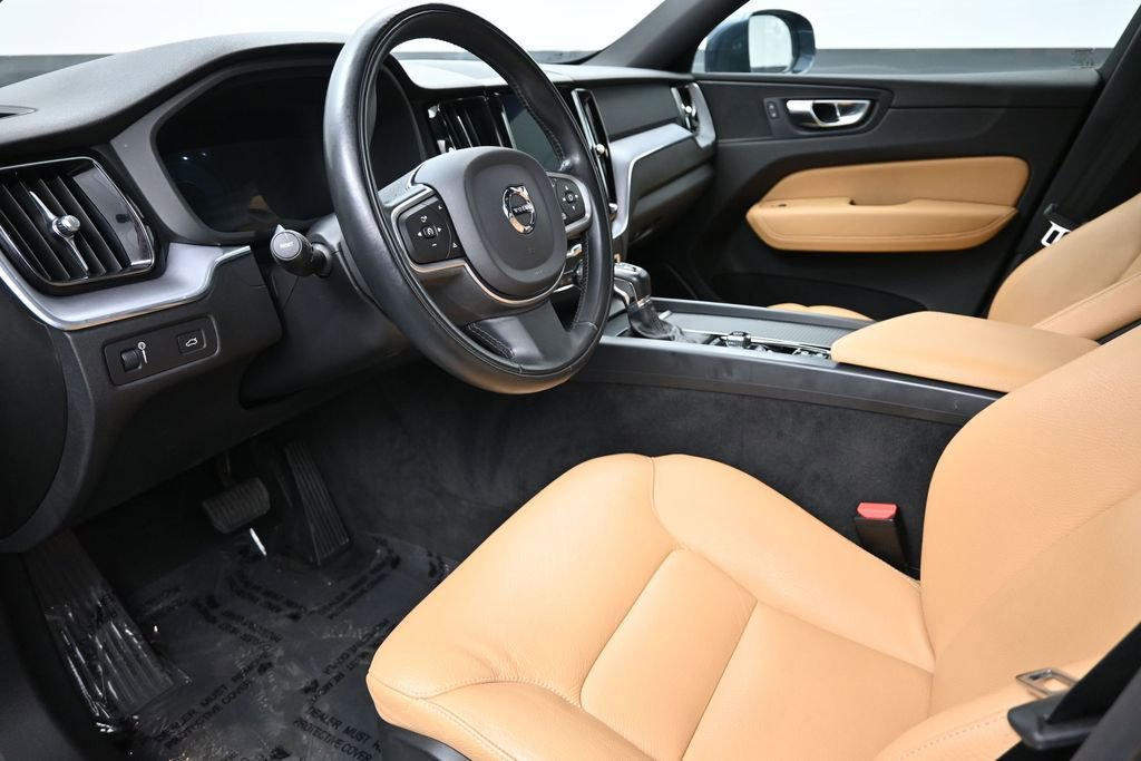 Used 2020 Volvo XC60 T5 Momentum AWD/4WD image 9