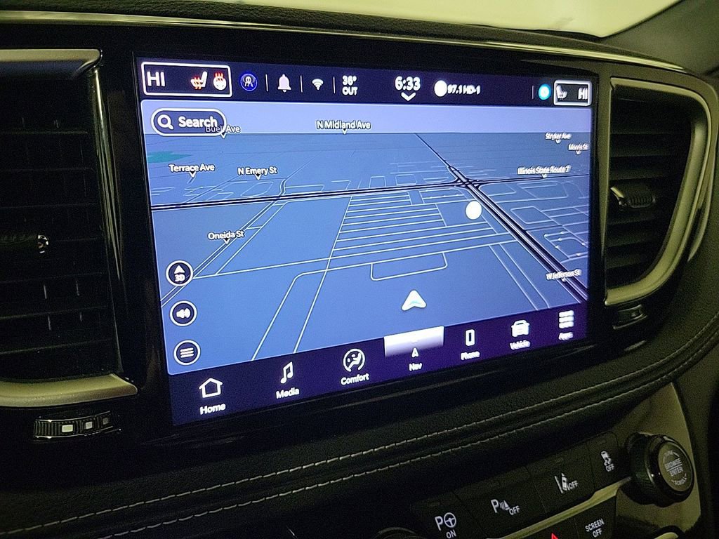 Used 2024 Chrysler Pacifica Select image 19