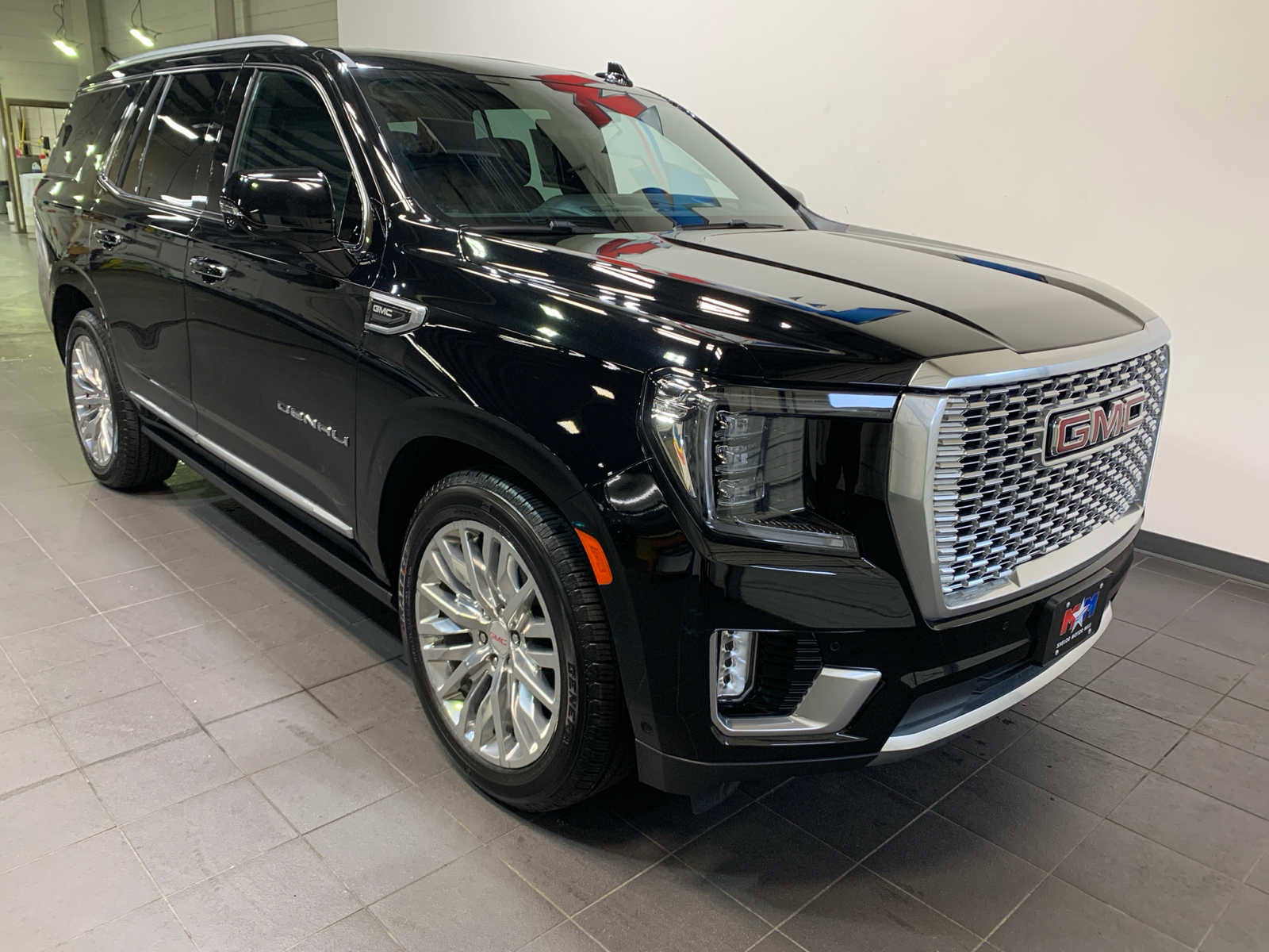 Used 2023 GMC Yukon Denali w/ Denali Reserve Package AWD/4WD image 2