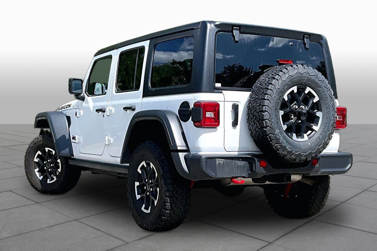 Used 2025 Jeep Wrangler Unlimited Rubicon AWD/4WD image 12
