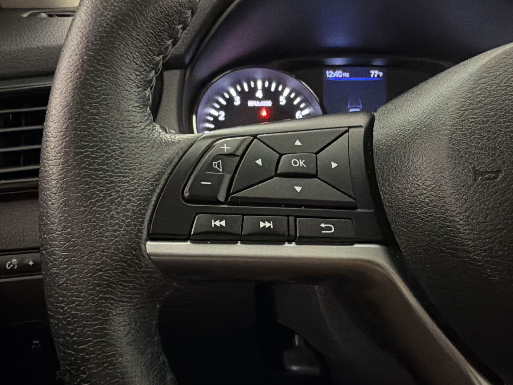 Used 2019 Nissan Rogue SL w/ Premium Package FWD image 14