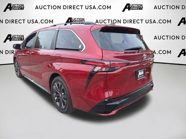 Used 2023 Toyota Sienna XSE image 10