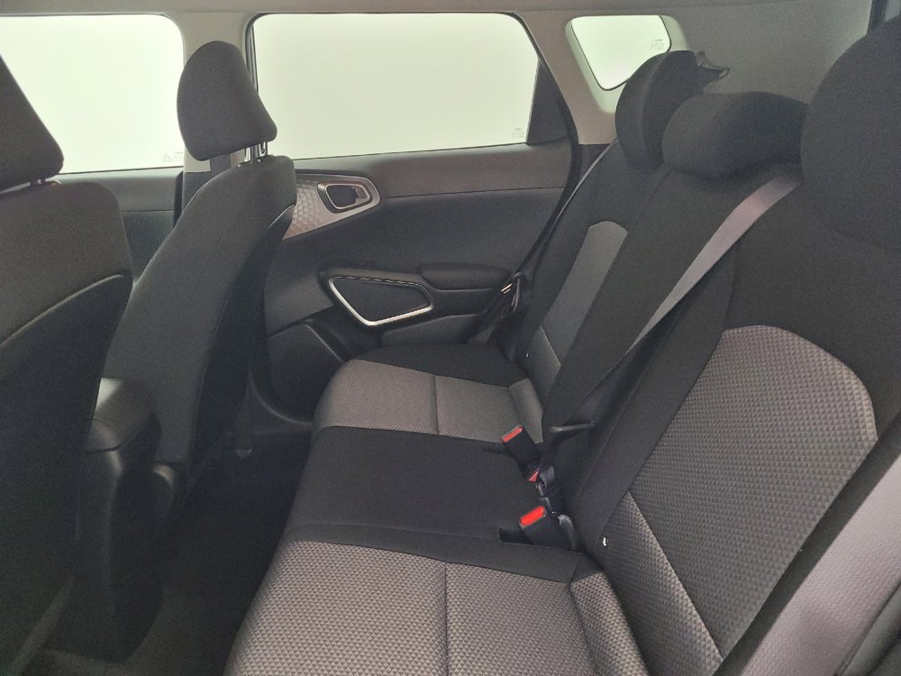 Used 2025 Kia Soul LX image 18