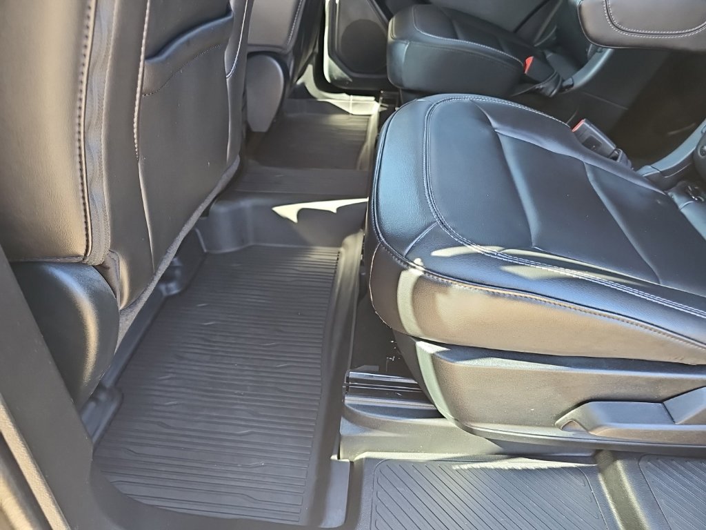Used 2024 Ford Explorer XLT w/ Equipment Group 202A AWD/4WD image 18