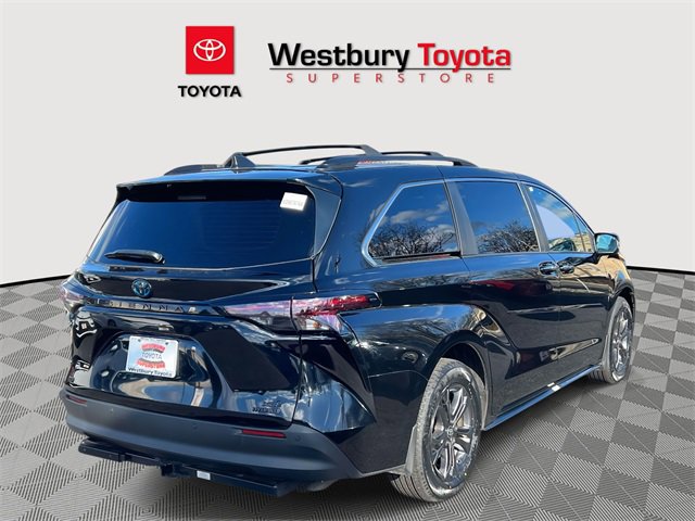 Certified 2024 Toyota Sienna XLE Woodland Edition image 7