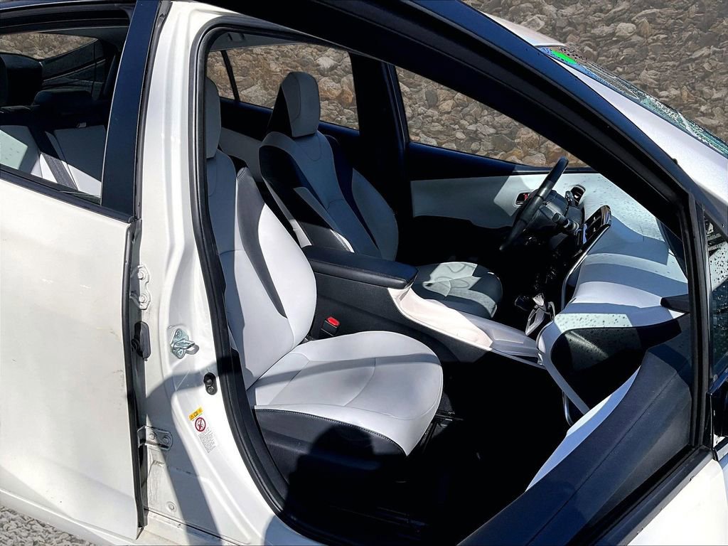 Used 2016 Toyota Prius Four Touring w/ Premium Convenience Package FWD image 7