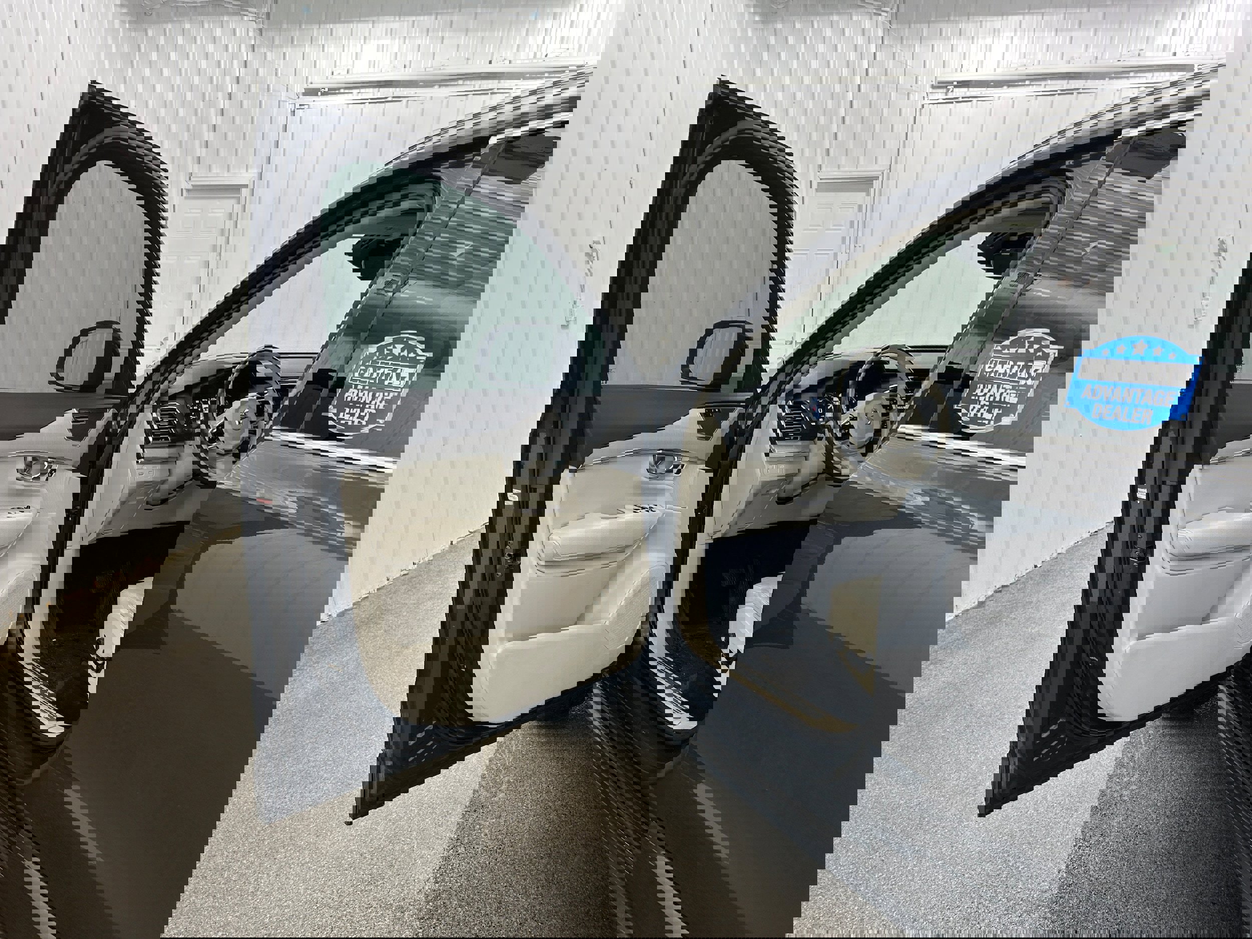 Used 2021 Volvo XC90 T5 Momentum w/ Advanced Package image 21