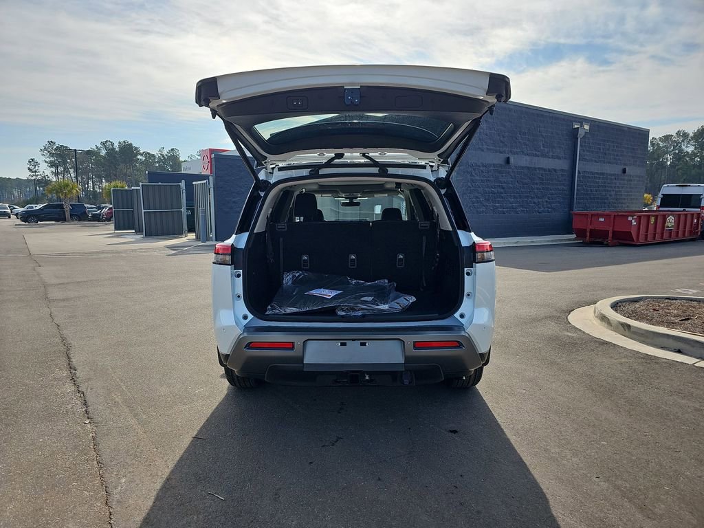 New 2026 Nissan Pathfinder Platinum image 16