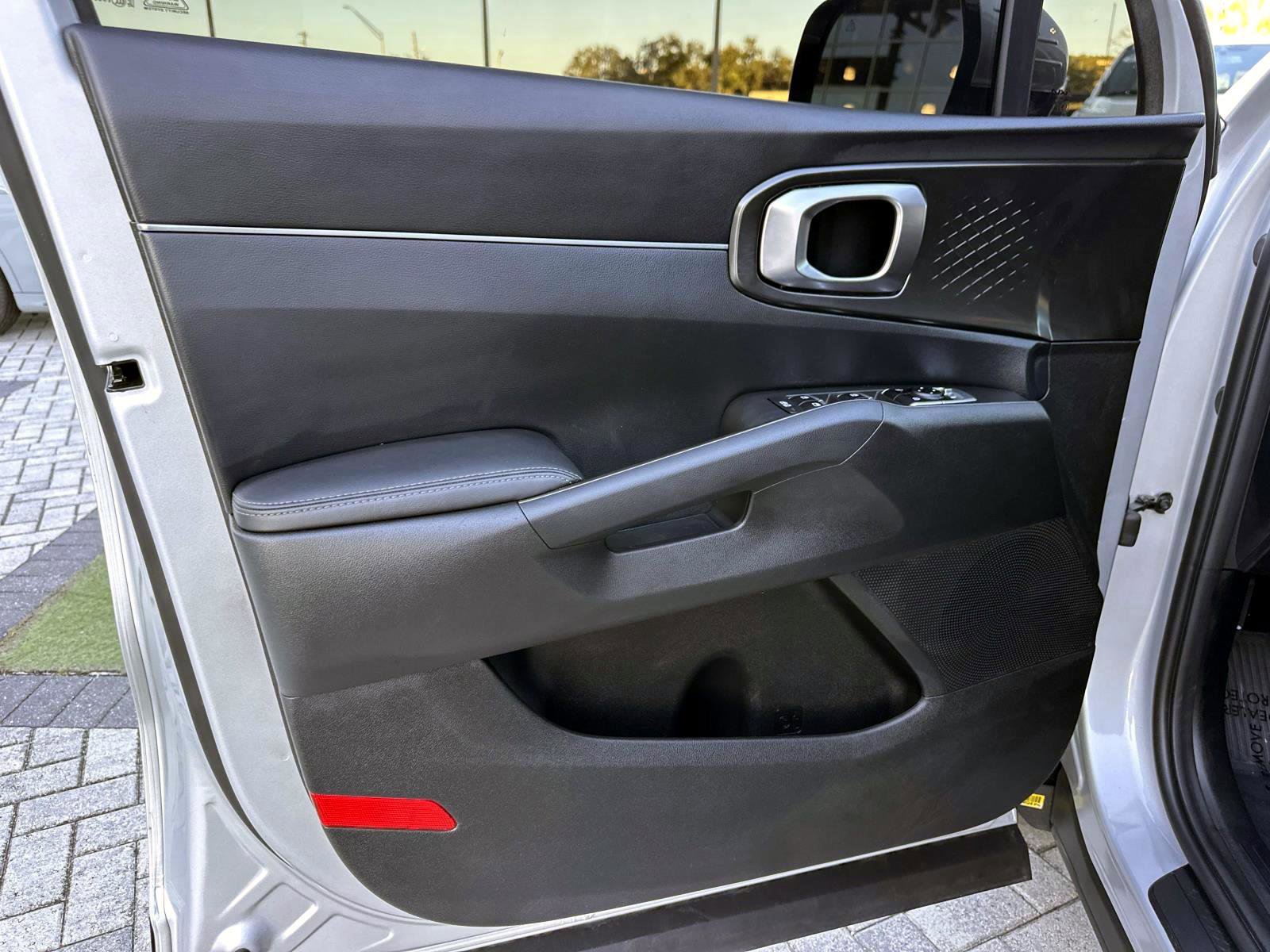 Used 2025 Kia Sorento EX image 17