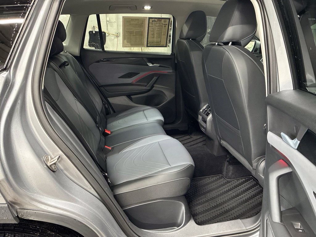 Used 2026 Volkswagen Tiguan SE w/ Panoramic Sunroof Package AWD/4WD image 61
