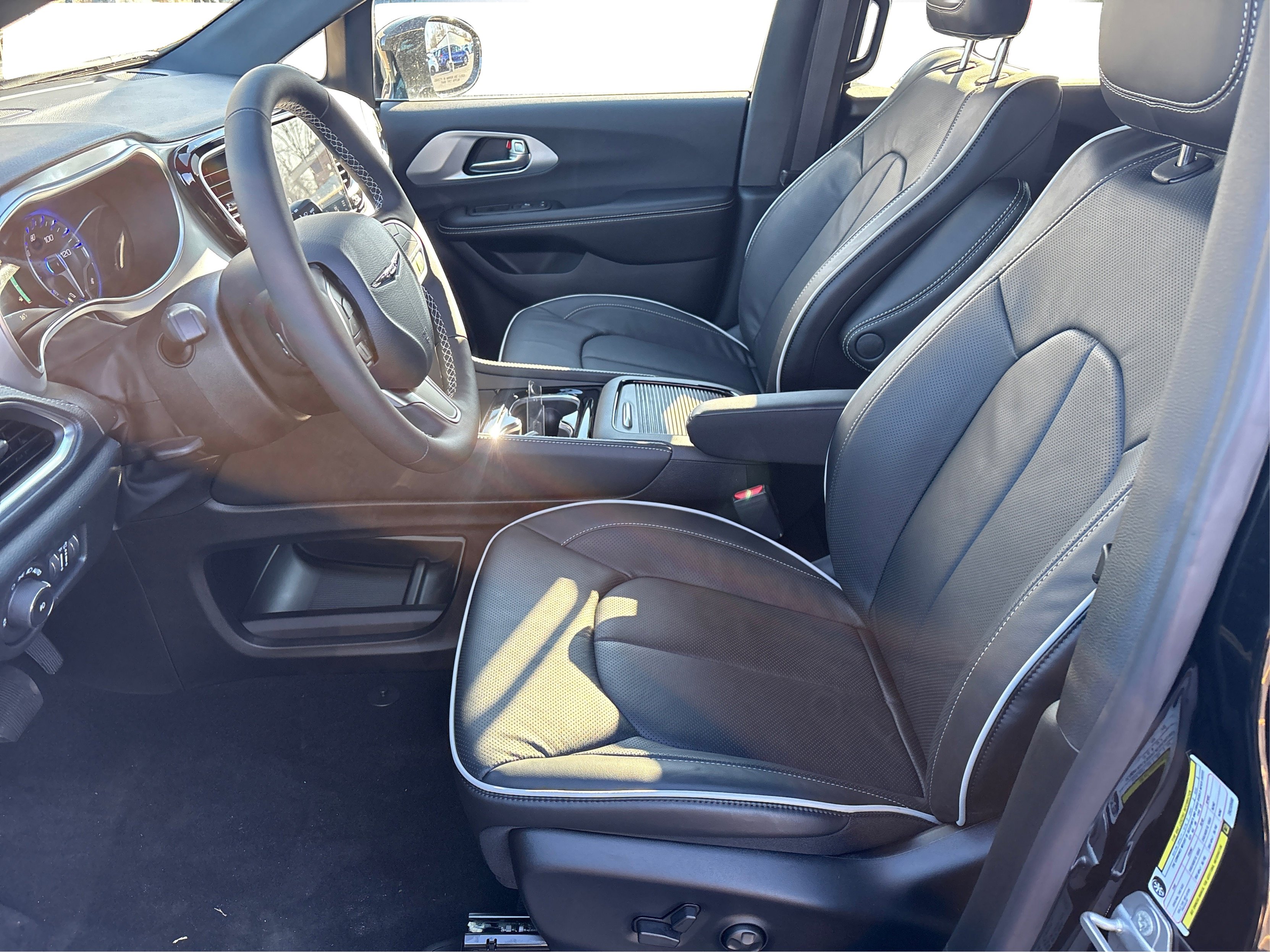 New 2026 Chrysler Pacifica Limited image 9