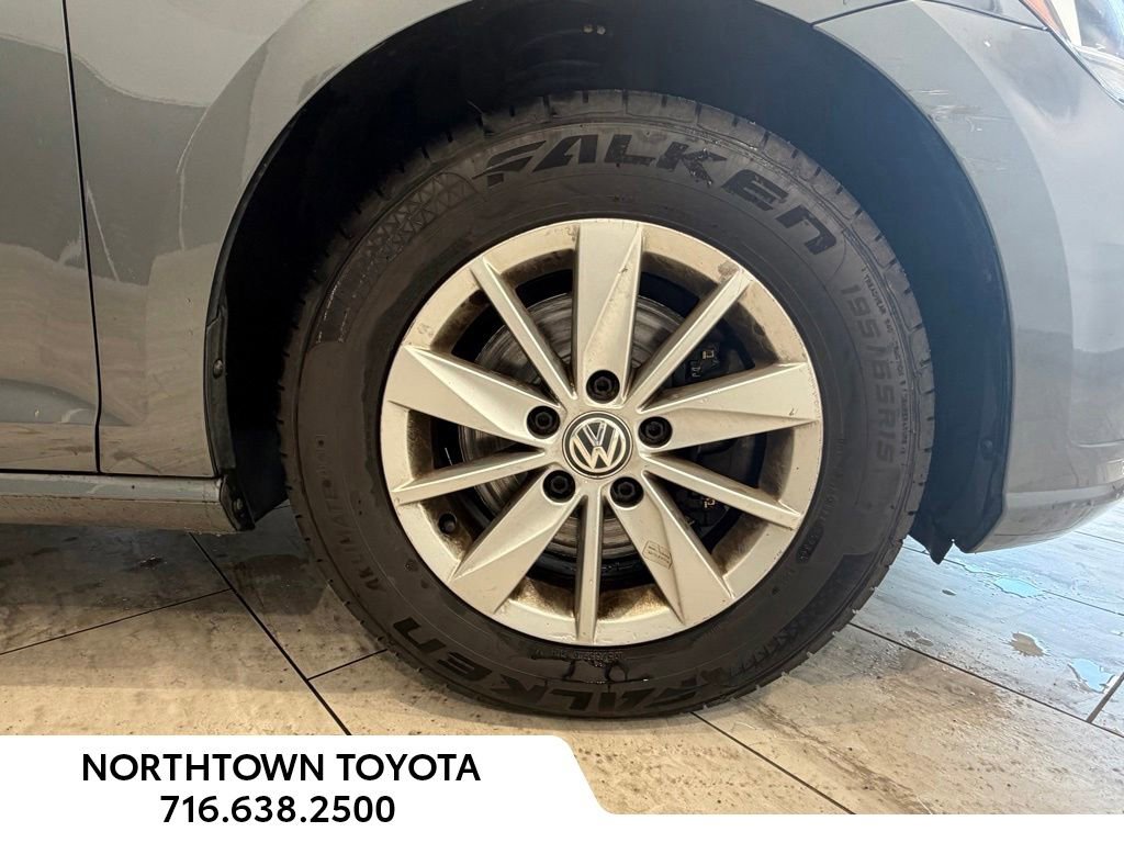 Used 2019 Volkswagen Golf 4-Door FWD image 9