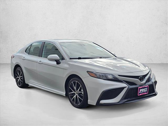 Used 2022 Toyota Camry SE FWD image 3