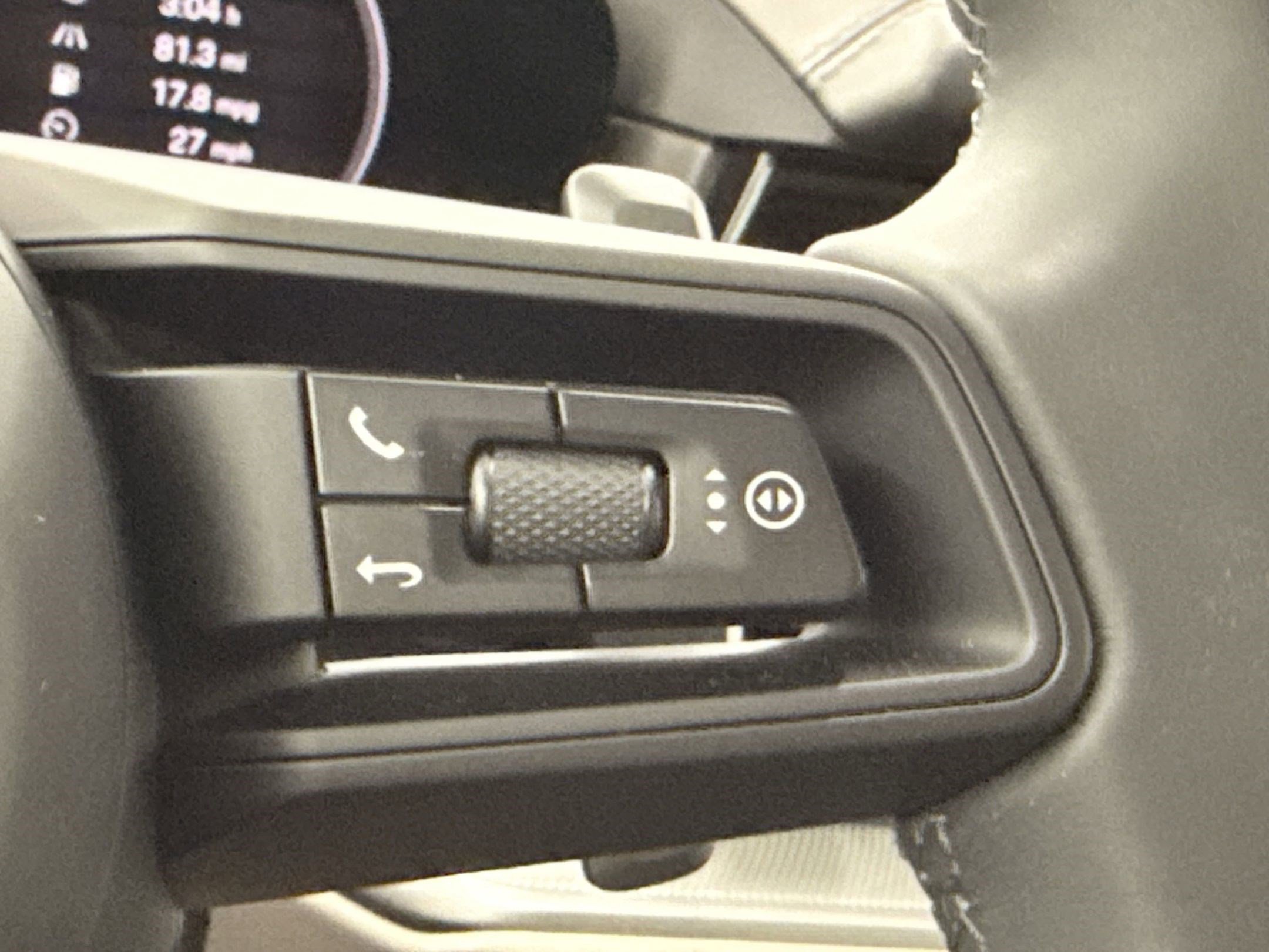 New 2025 Porsche Cayenne image 17