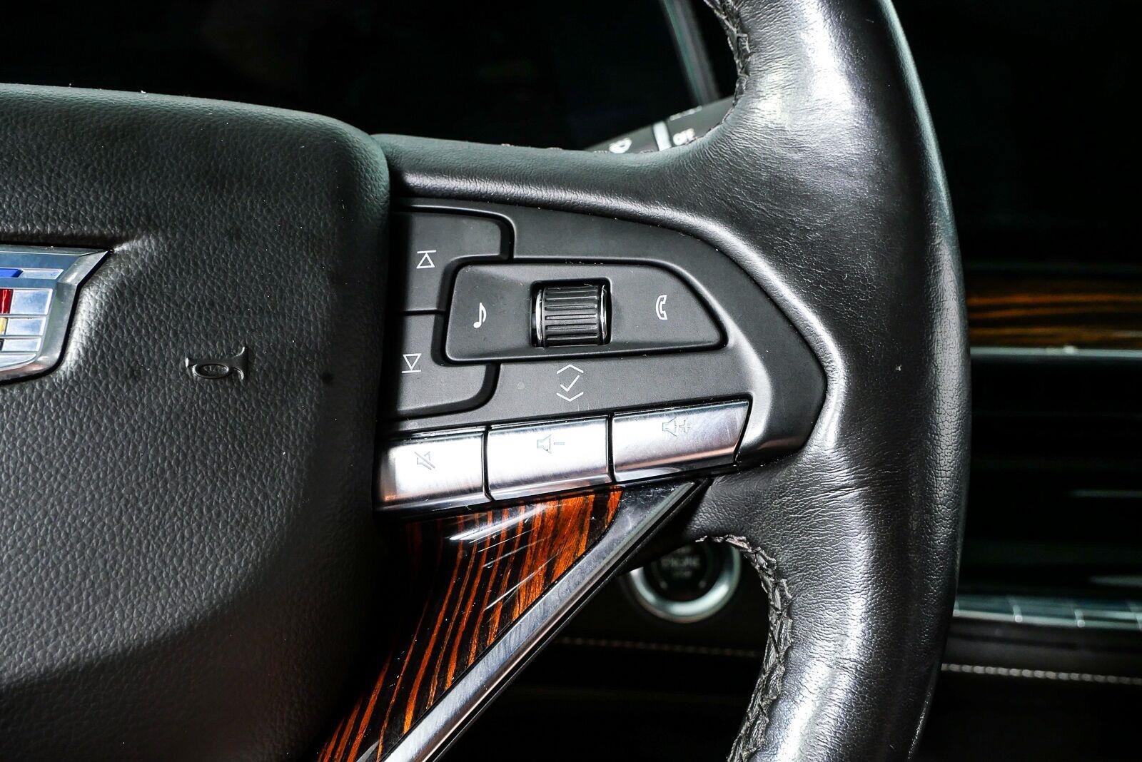 Used 2021 Cadillac Escalade Premium Luxury AWD/4WD image 12