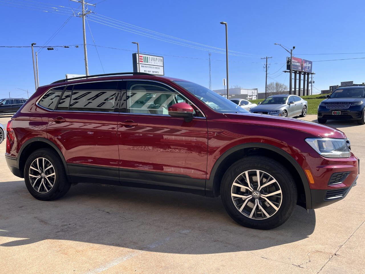 Used 2019 Volkswagen Tiguan SE w/ Panoramic Sunroof Package image 6