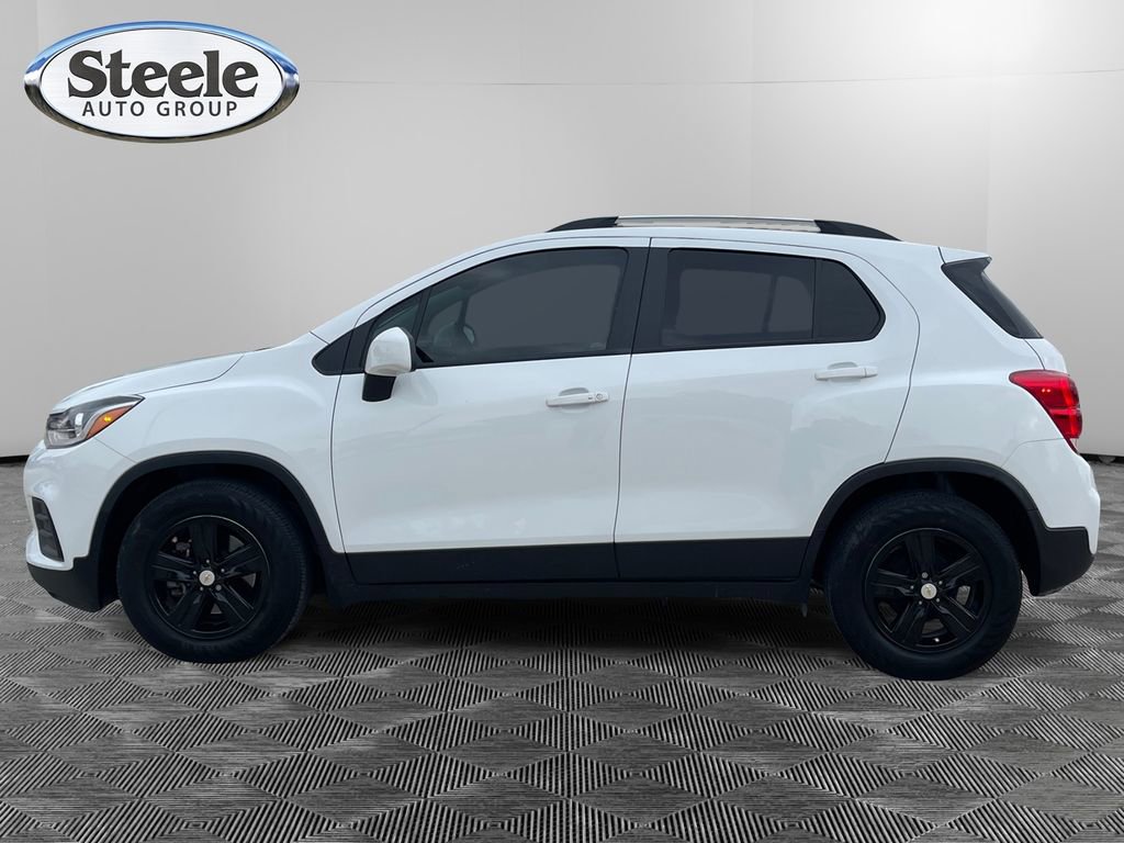 Used 2022 Chevrolet Trax LT w/ LT Convenience Package image 2