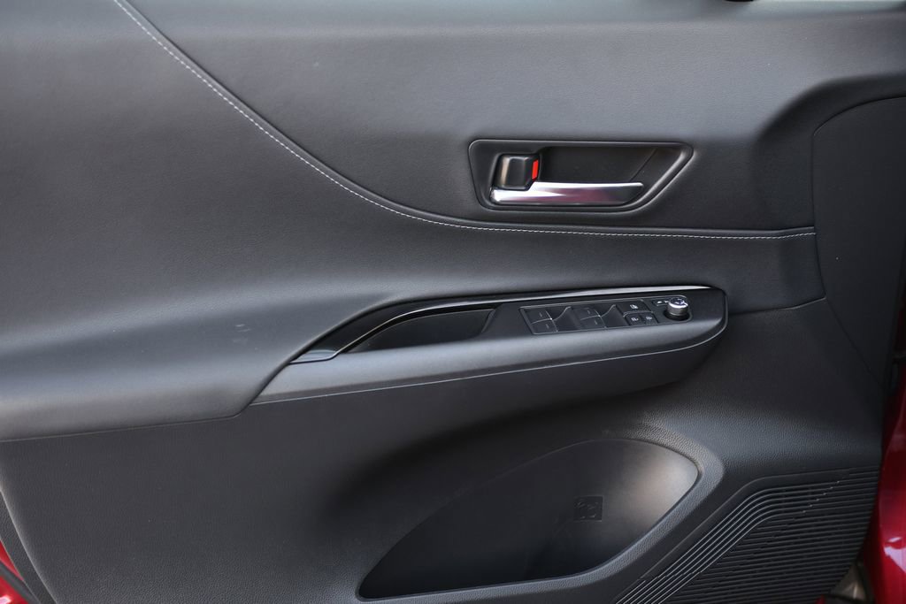 Used 2022 Toyota Venza LE image 21