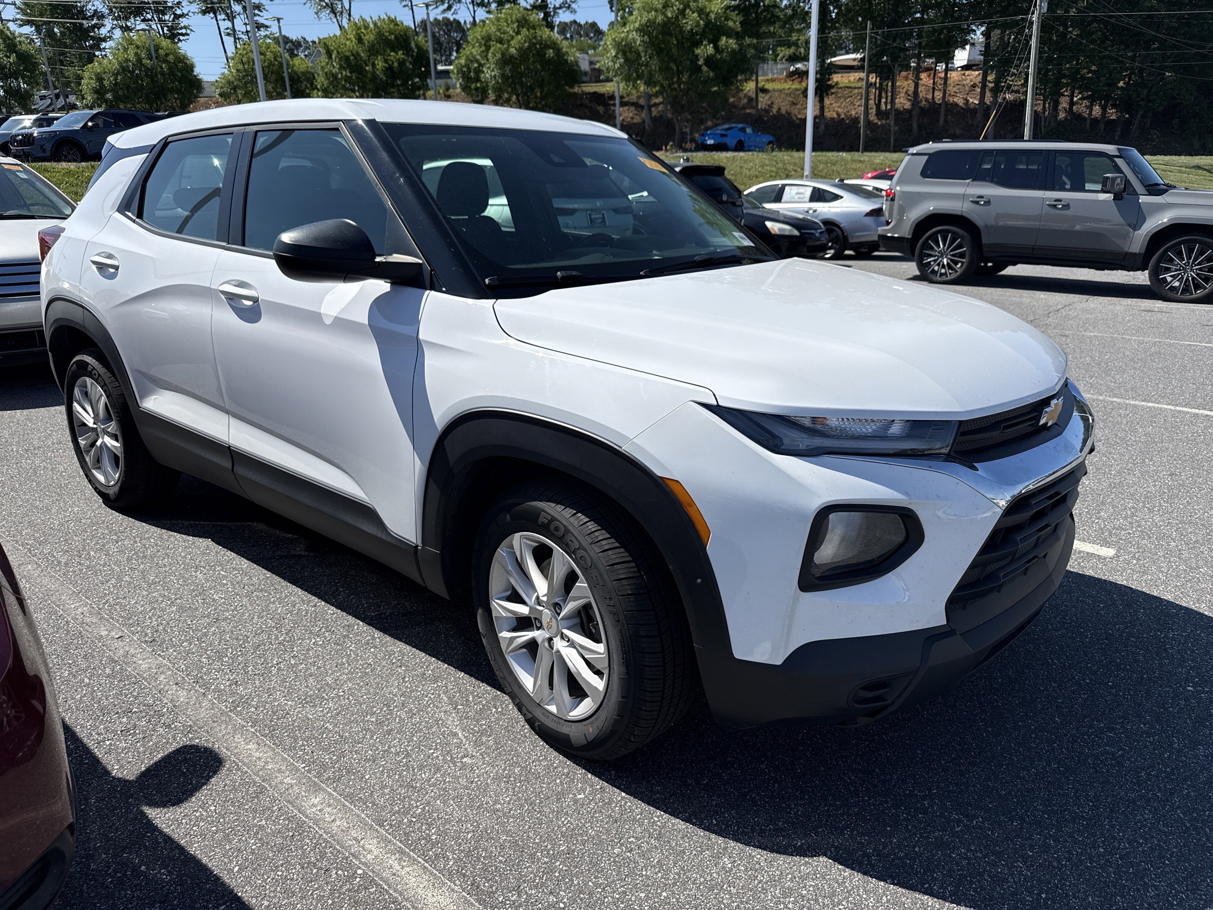 Used 2021 Chevrolet TrailBlazer LS FWD image 2