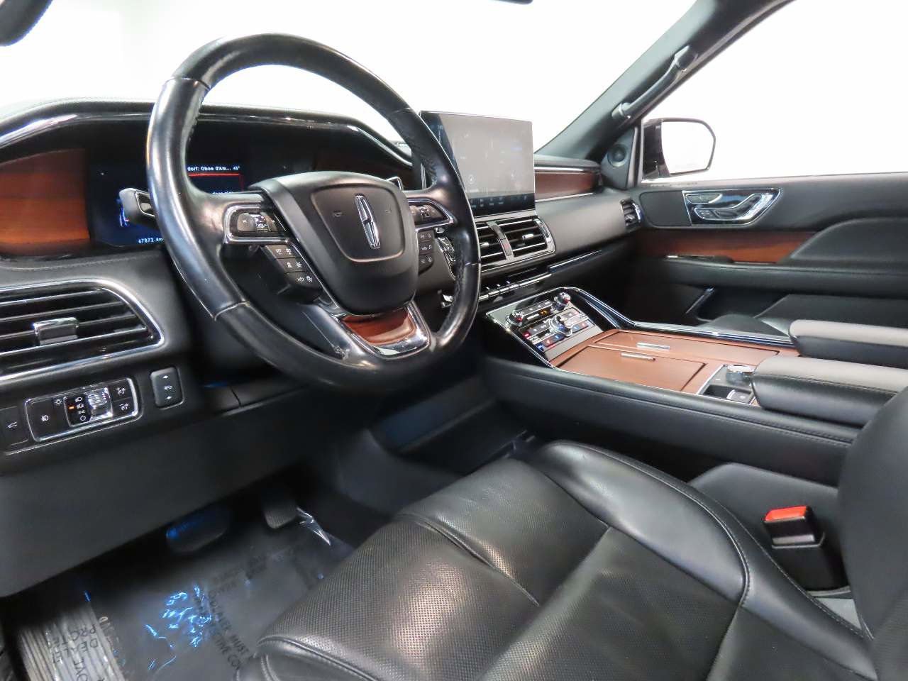Used 2023 Lincoln Navigator Reserve AWD/4WD image 9