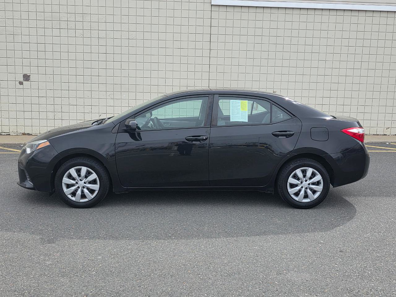 Used 2015 Toyota Corolla LE FWD image 4