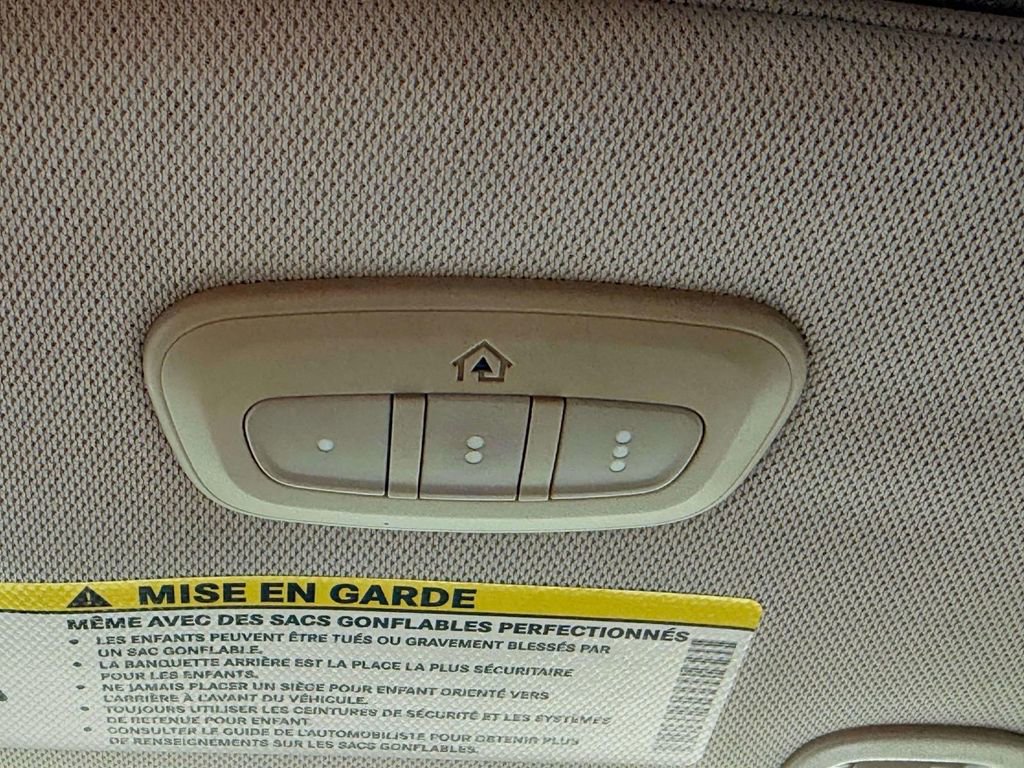 Used 2017 Chrysler Pacifica Limited image 26