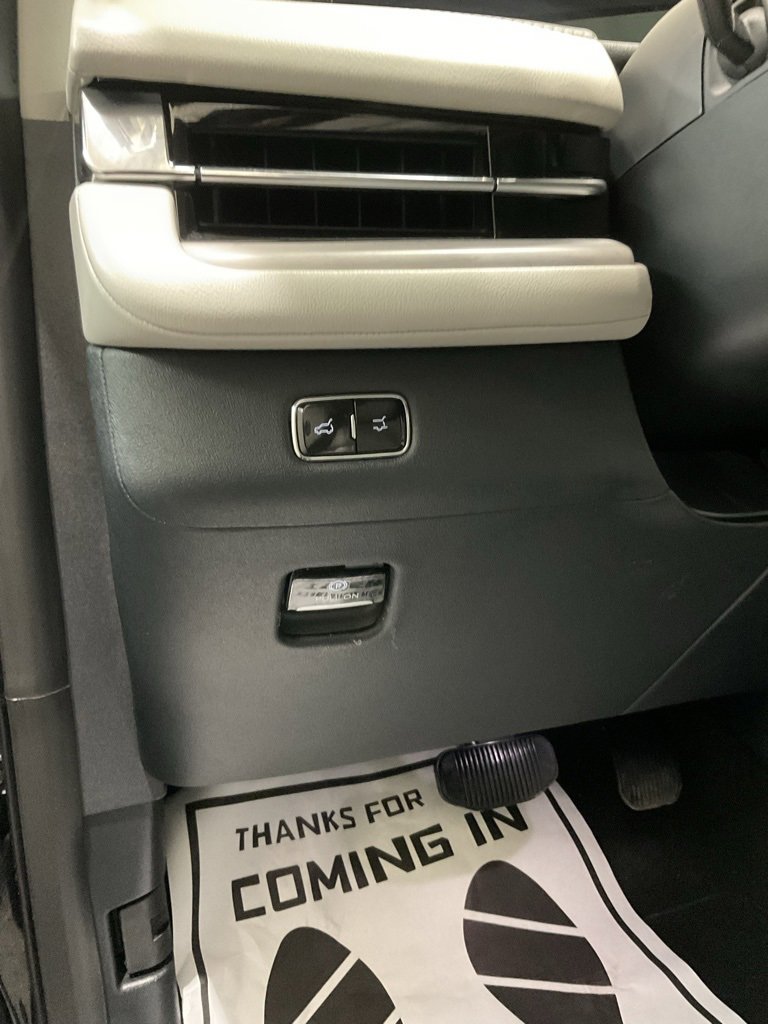 Used 2025 Lincoln Navigator Reserve image 8